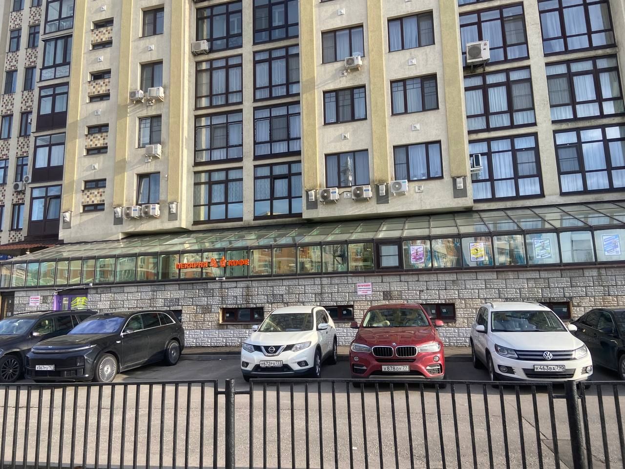 Кейс: солнцезащитная тонировка фасадного остекления магазина «Дикси» в Химках